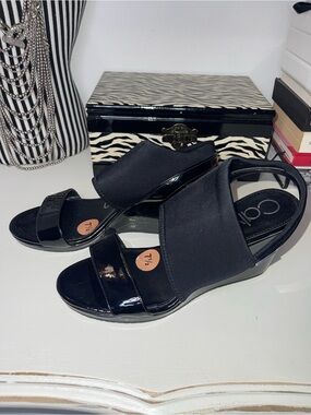 NWT Calvin Klein Black Elastic & Patent Slingback Sandal